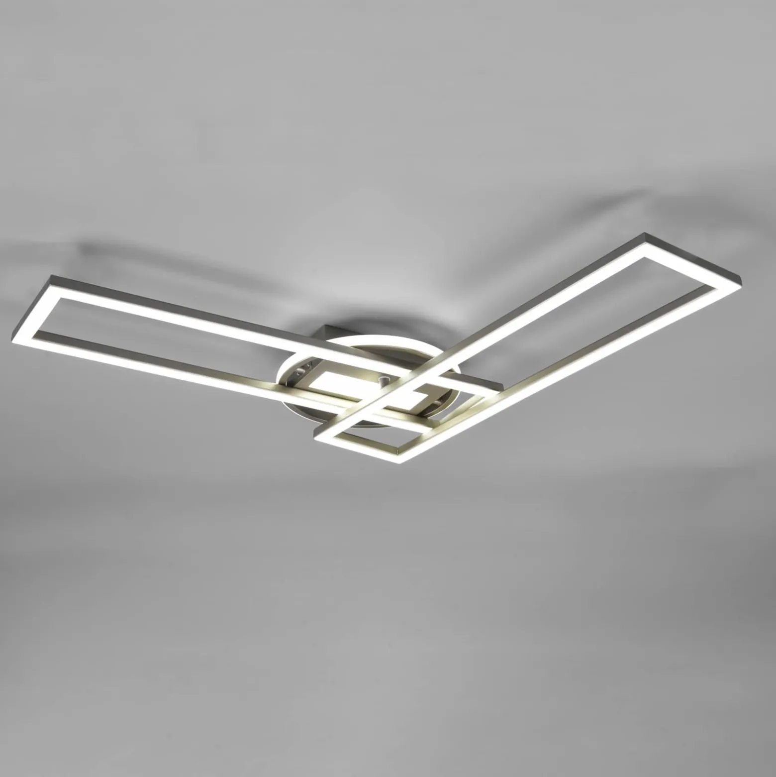 LED-Deckenleuchte Twister, drehbar, Remote, nickel