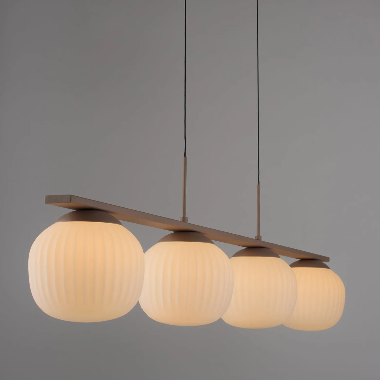 LED-Hängelampe Nami, 4fl. lang, sand, weiß, Glas, Eisen
