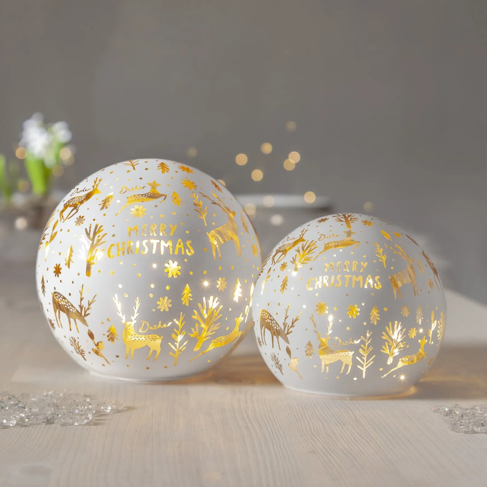 LED-Kugellampe Merry X-Mas Ø 12 cm weiß Glas Batteriebetrieb
