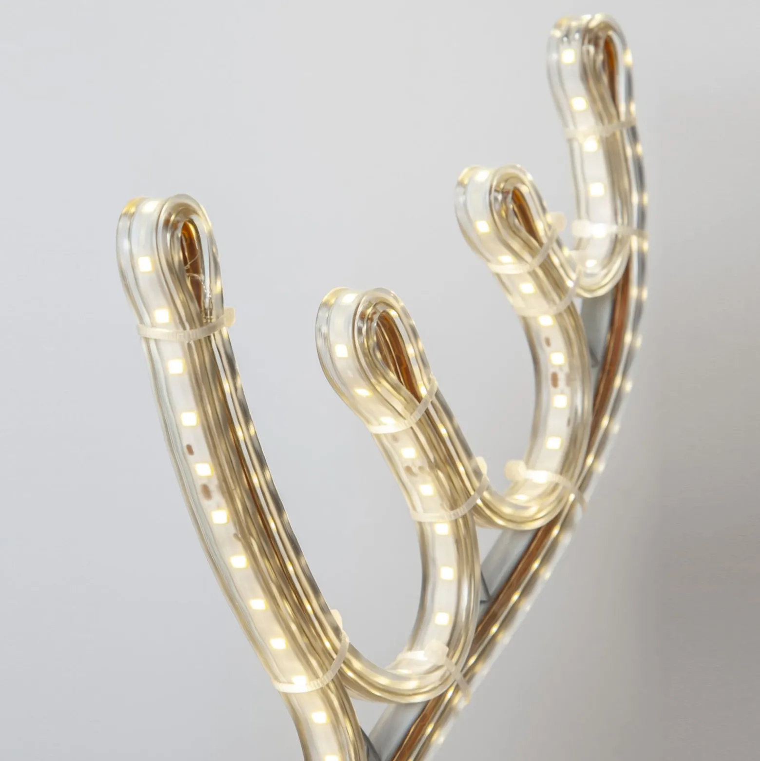 LED-Leuchtfigur Tapesil Rentier für Wand und Boden
