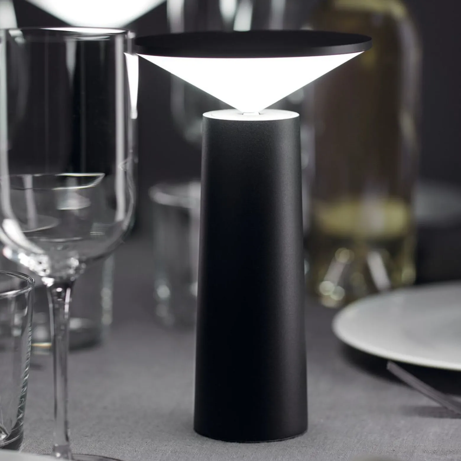 LEDS-C4 LED-Akku-Tischleuchte Cocktail, schwarz Höhe 21,5 cm