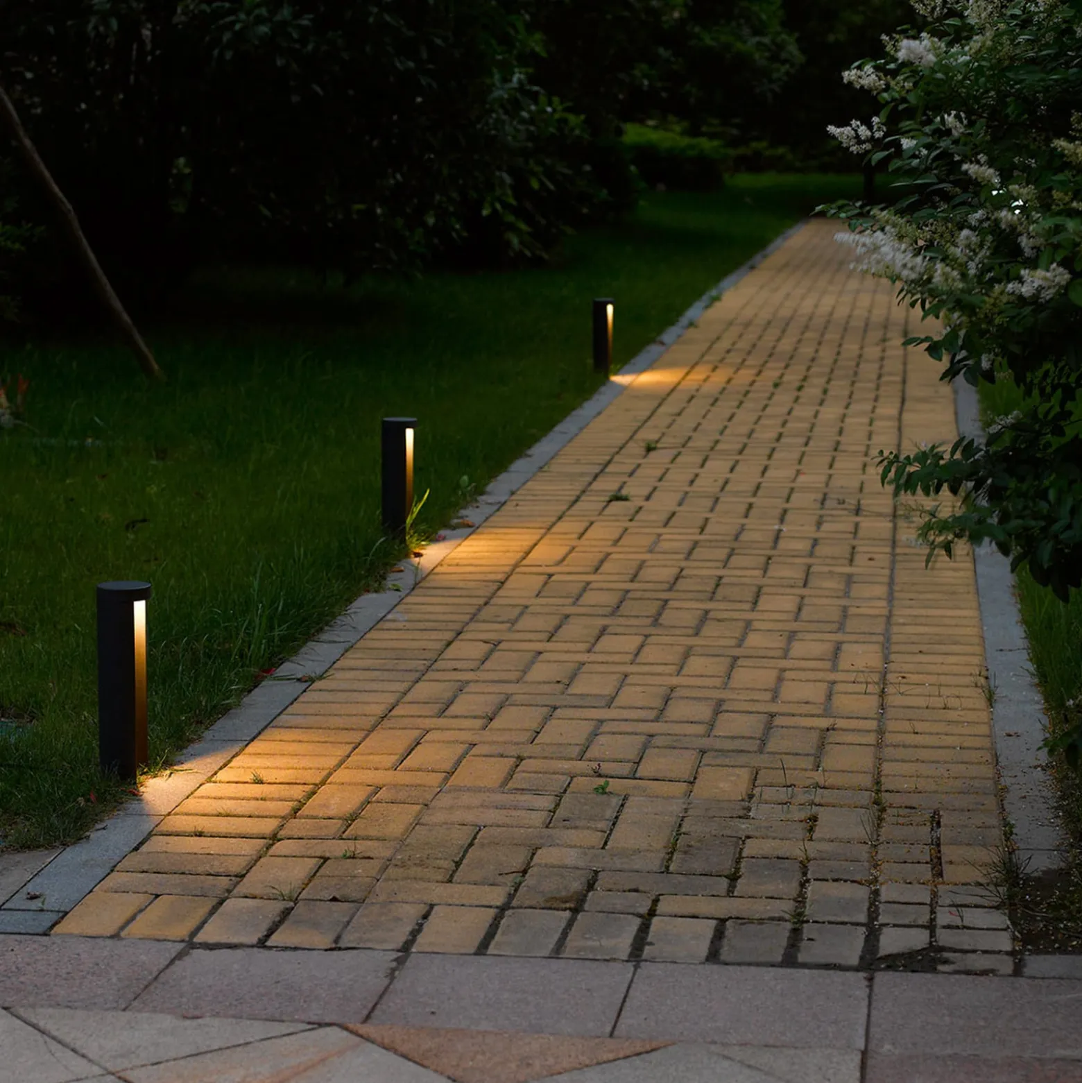 LED-Sockelleuchte Combo in schönem Design, 25 cm