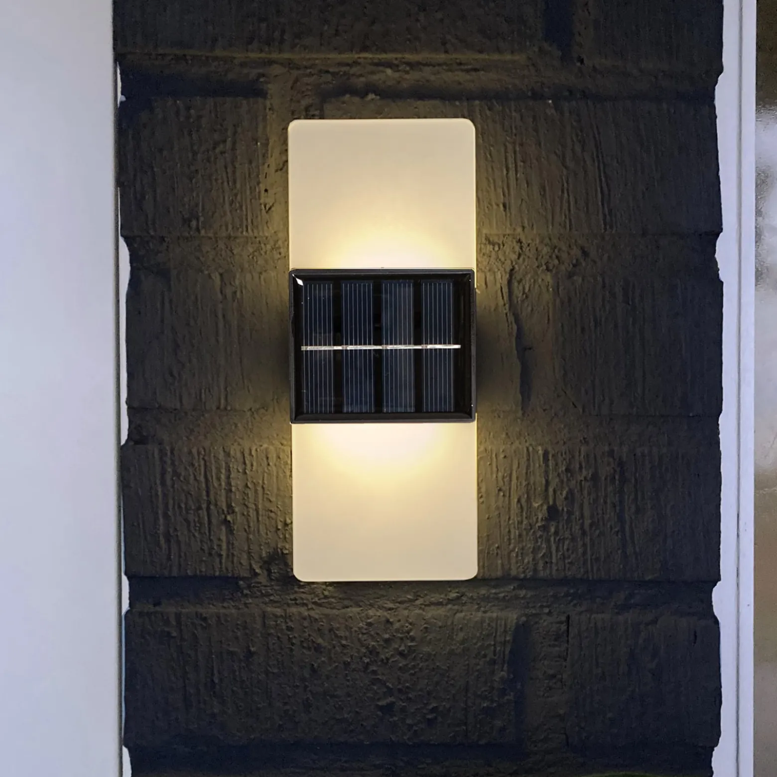 LED-Solar-Außenwandleuchte Wally, 20x8 cm weiß gefrostet CCT