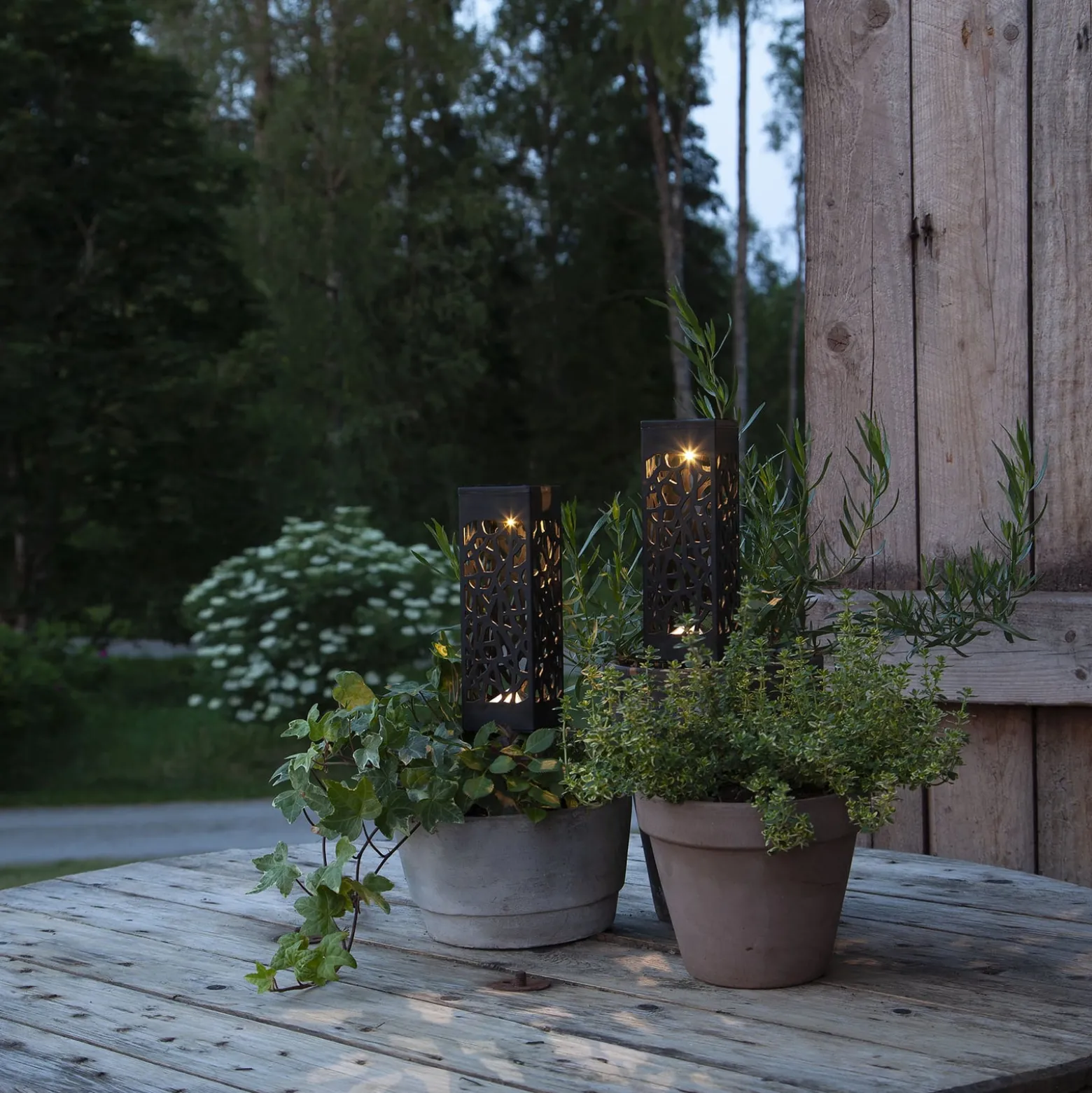 LED-Solar-Dekoleuchte Izola mit Erdspieß 2er-Set