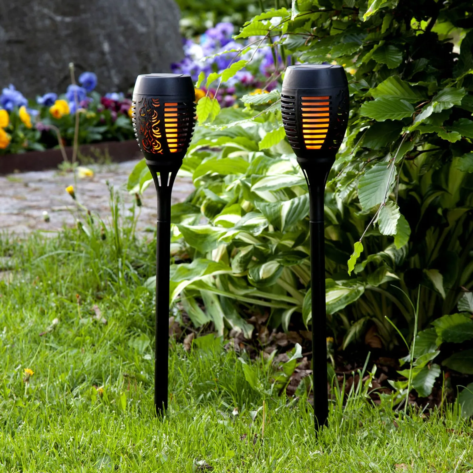 LED-Solar-Erdspießleuchte Flame, 2er-Set