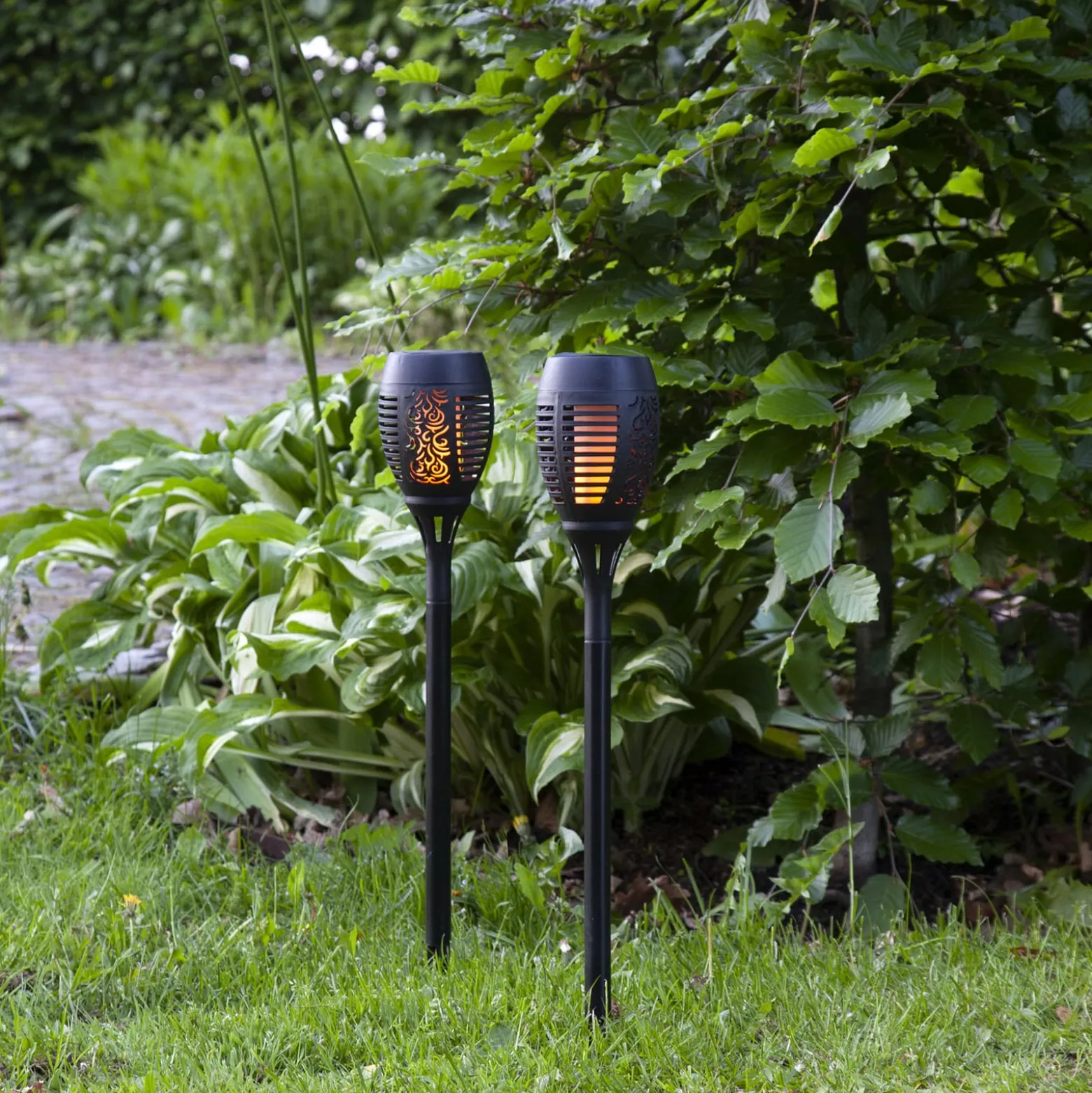 LED-Solar-Erdspießleuchte Flame, 2er-Set