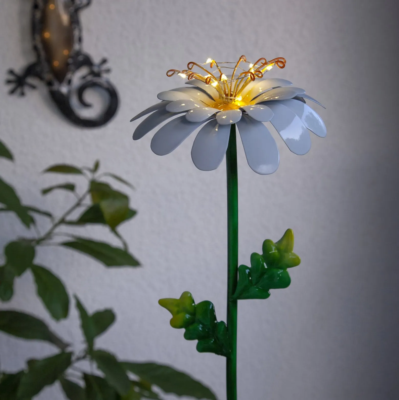 LED-Solarleuchte Daisy in Gänseblümchenform