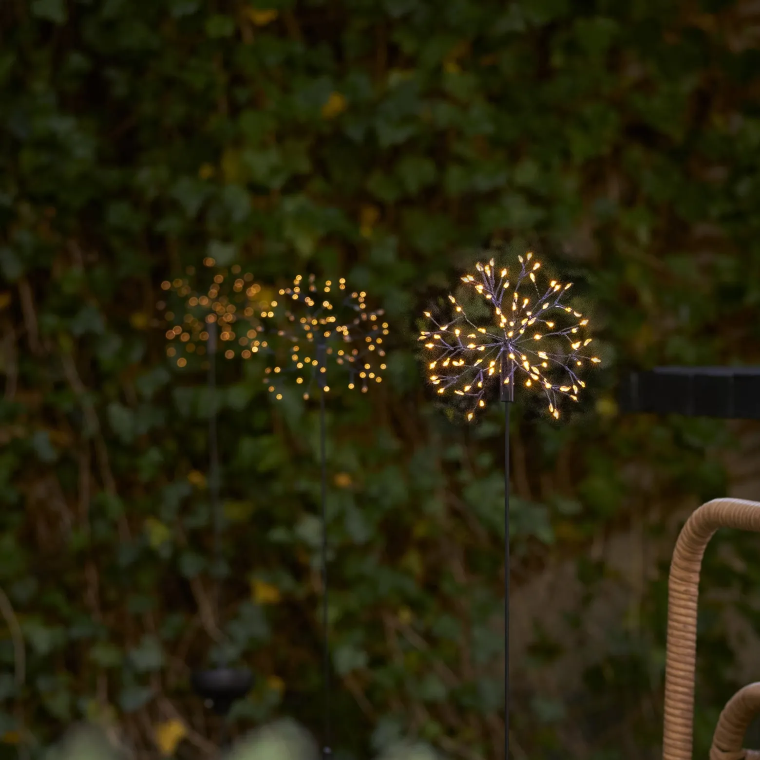 LED-Solarleuchte Firework mit Erdspieß, 85 cm