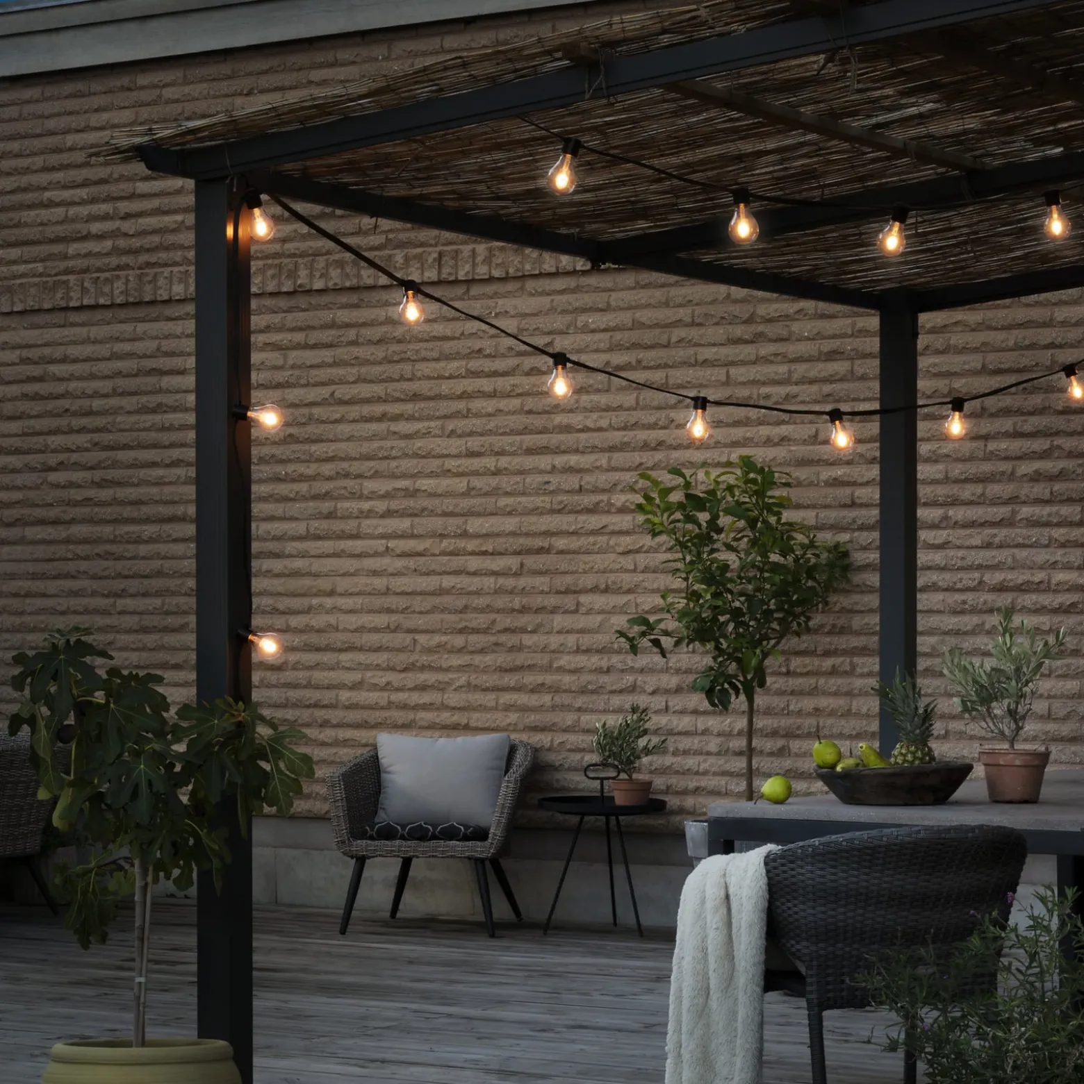 LED-Solar-Lichterkette Party, 6,2W, bernstein, IP44, 1800K