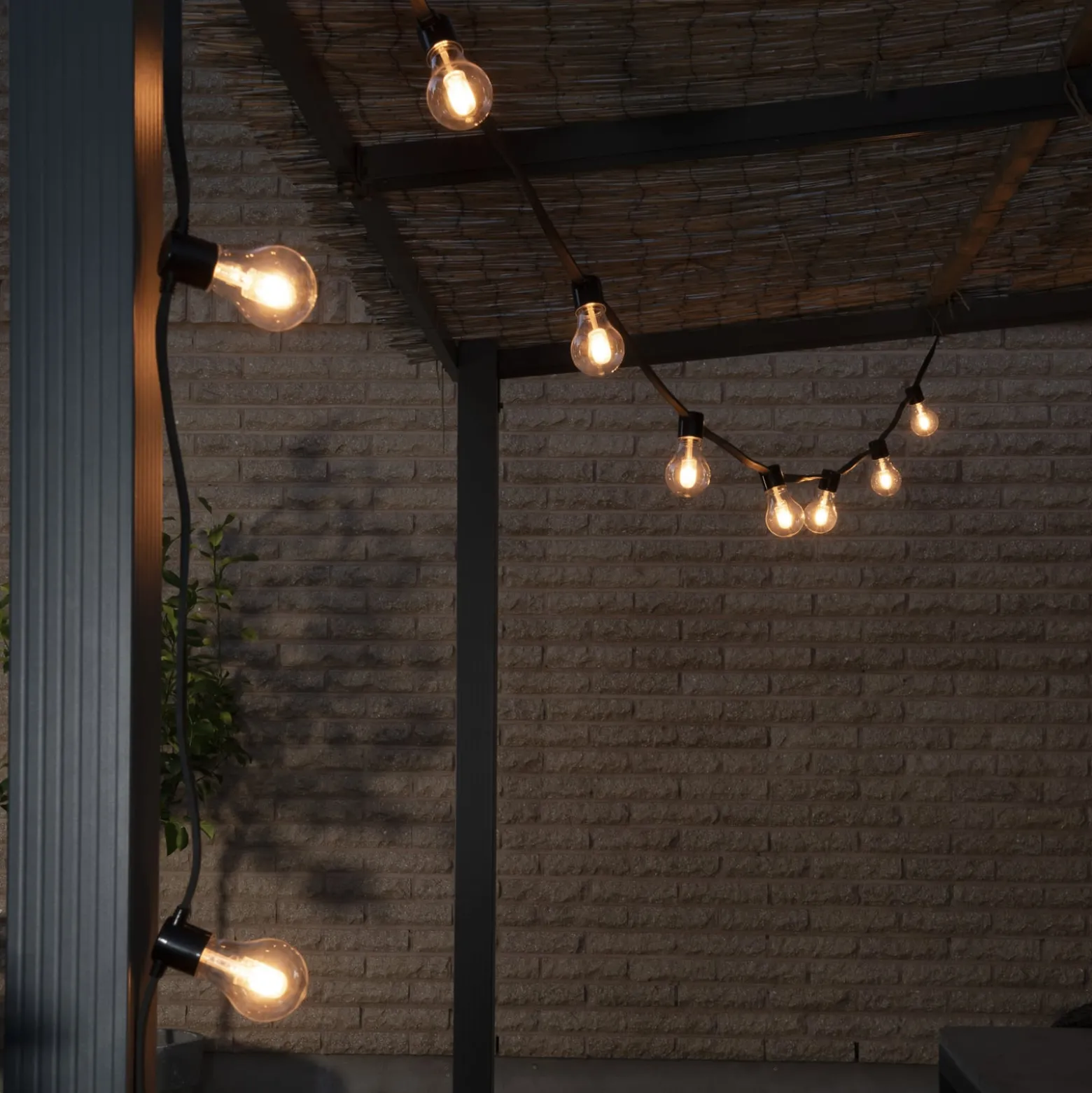 LED-Solar-Lichterkette Party, 6,2W, bernstein, IP44, 1800K