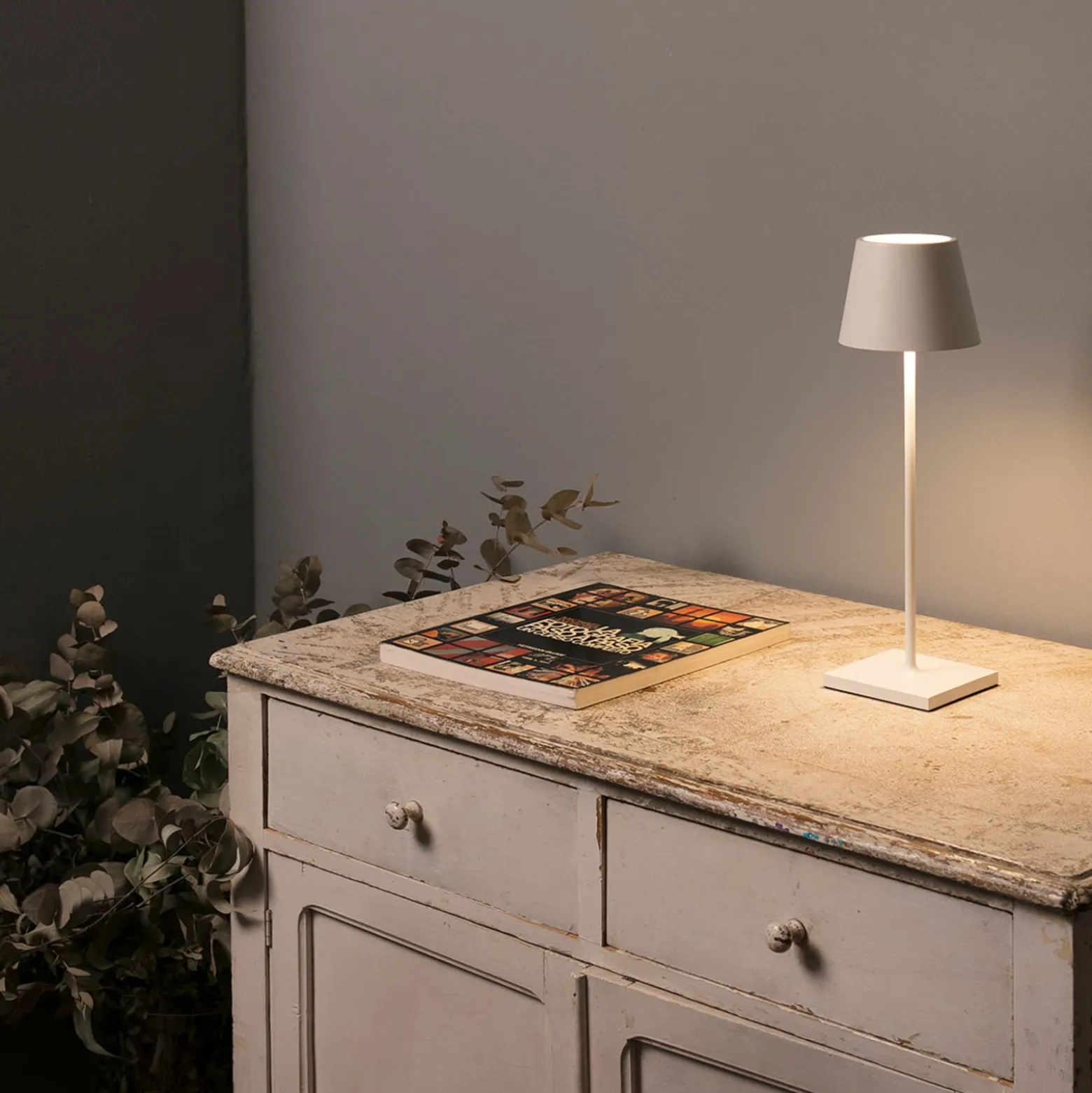 LED-Tischlampe Toc mit USB-Charger, IP54, weiß