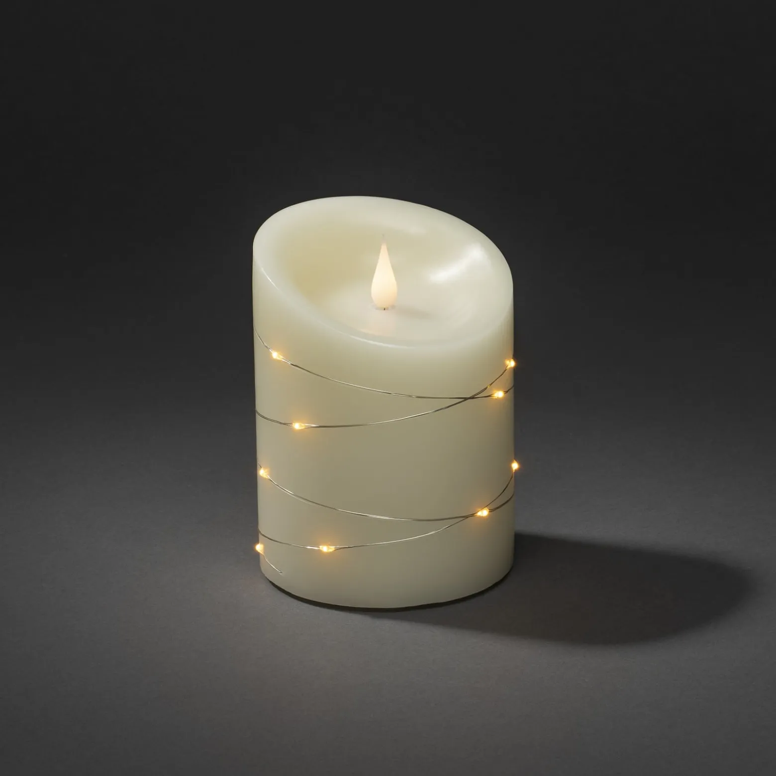 LED-Wachskerze creme Lichtfarbe Bernstein Höhe14cm