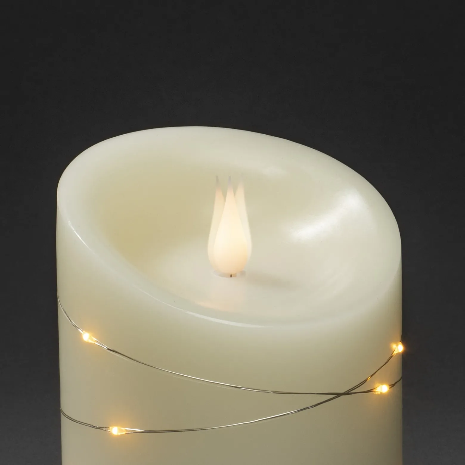 LED-Wachskerze creme Lichtfarbe Bernstein Höhe14cm