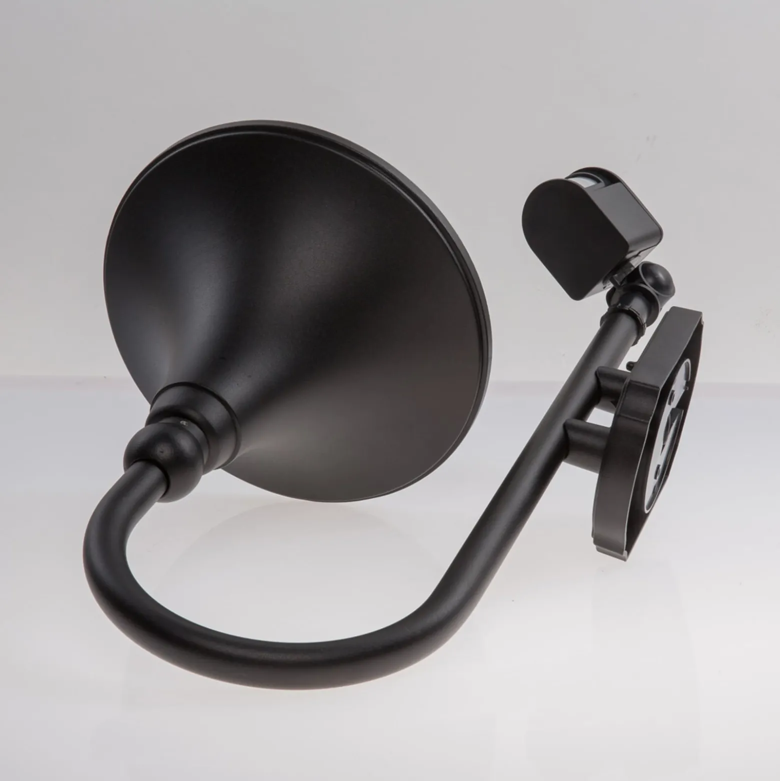 Lindby Außenwandleuchte Daphne, schwarz, Sensor, Metall, E27