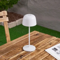 Lindby LED-Akku-Tischleuchte Arietty, weiß, dimmbar, IP65