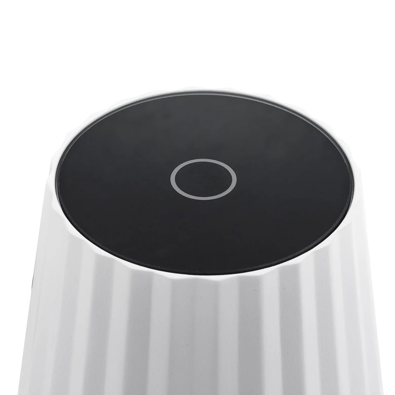 Lindby LED-Akku-Tischleuchte Esali, weiß, Rillen, 29cm