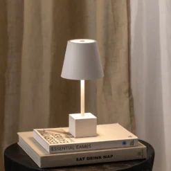 Lindby LED-Akkutischleuchte Janea CUBE, weiß, Metall