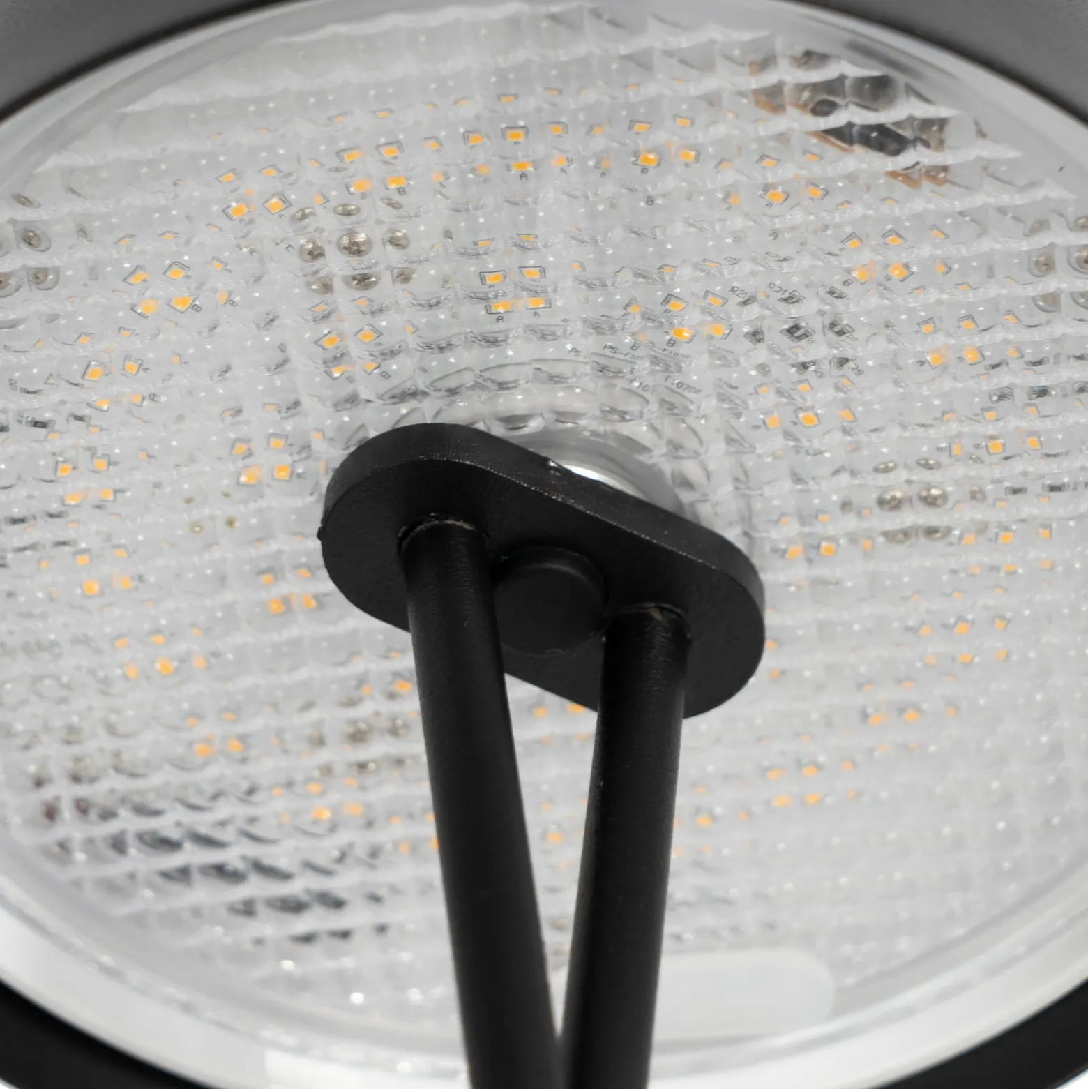 Lindby LED-Akkutischleuchte Janea CROSS, schwarz, Metall