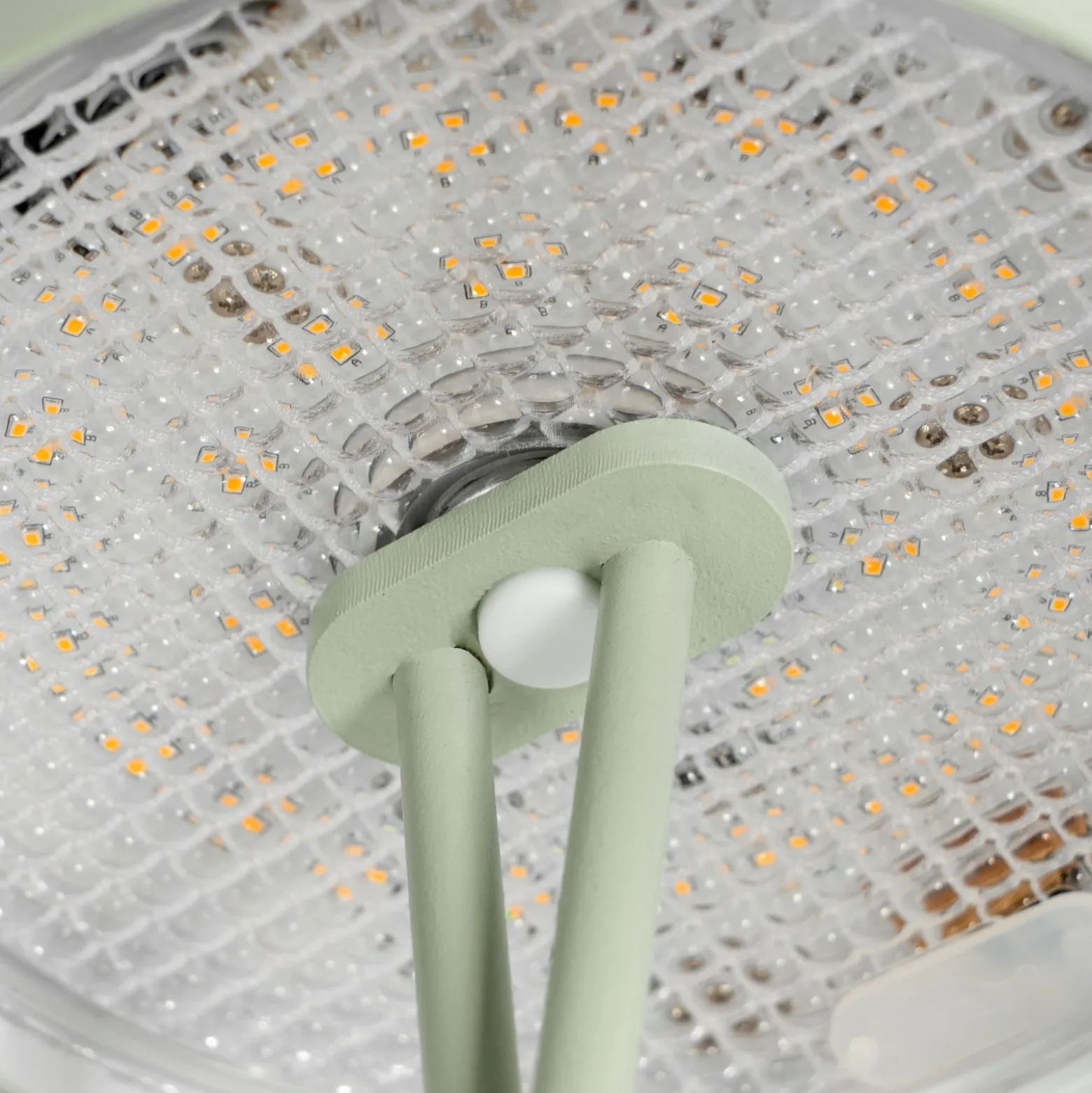 Lindby LED-Akkutischleuchte Janea CROSS, grün, Metall
