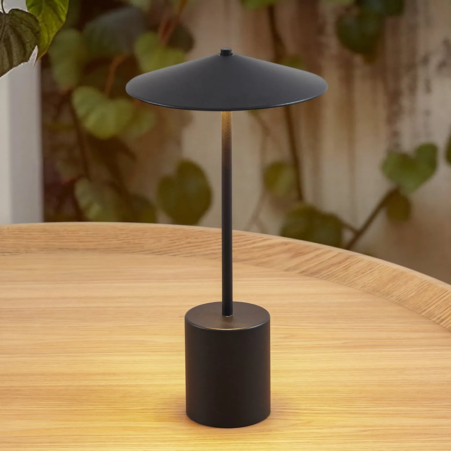 Lindby LED-Akkutischleuchte Ayva, schwarz, Aluminium, IP44