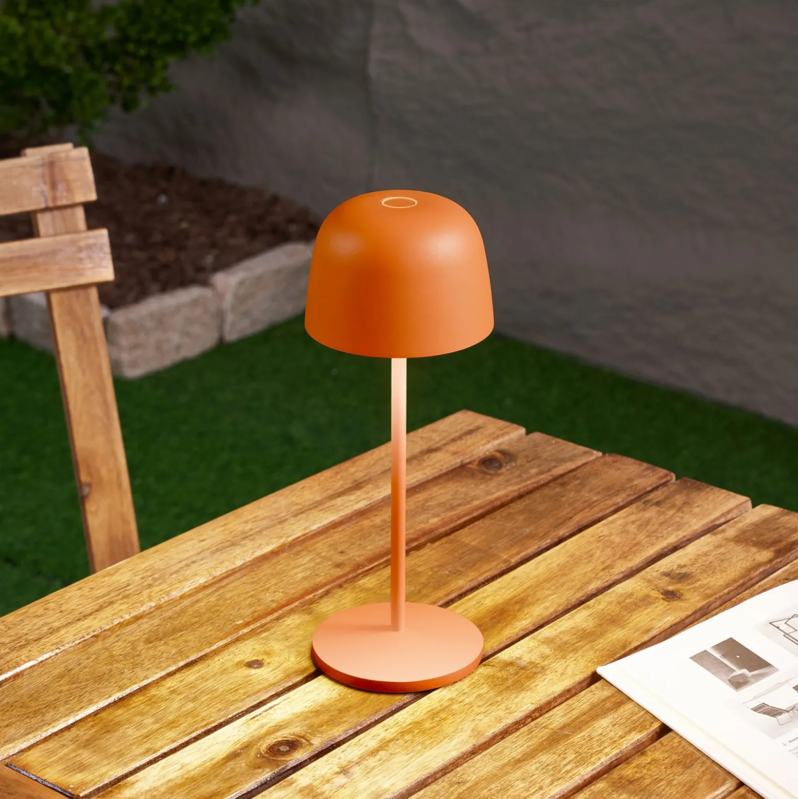 Lindby LED-Akku-Tischleuchte Arietty, orange, dimmbar, IP65