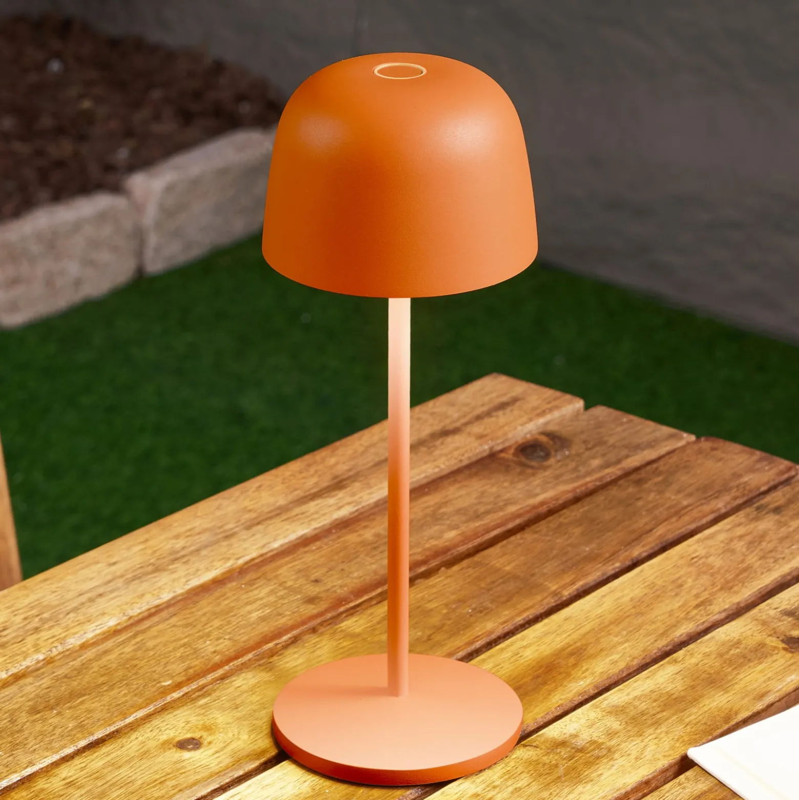 Lindby LED-Akku-Tischleuchte Arietty, orange, dimmbar, IP65
