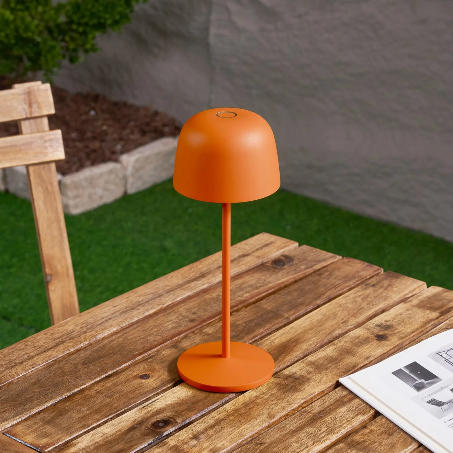 Lindby LED-Akku-Tischleuchte Arietty, orange, dimmbar, IP65