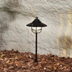 Lindby LED-Außenleuchte Ketil, schwarz, Erdspieß, Batterie