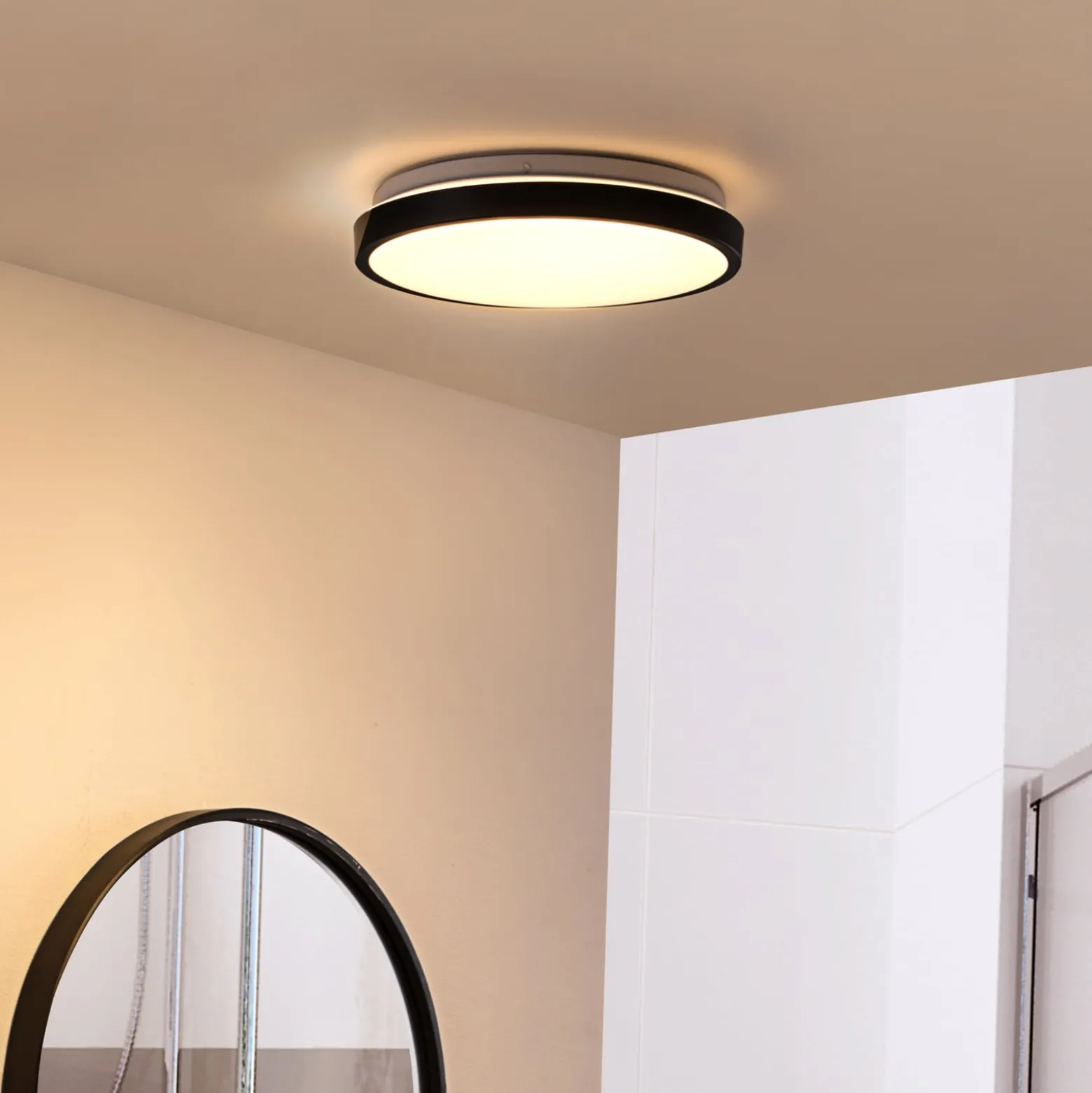 Lindby LED-Deckenlampe Medon Ø 29 cm schwarz Kunststoff IP44