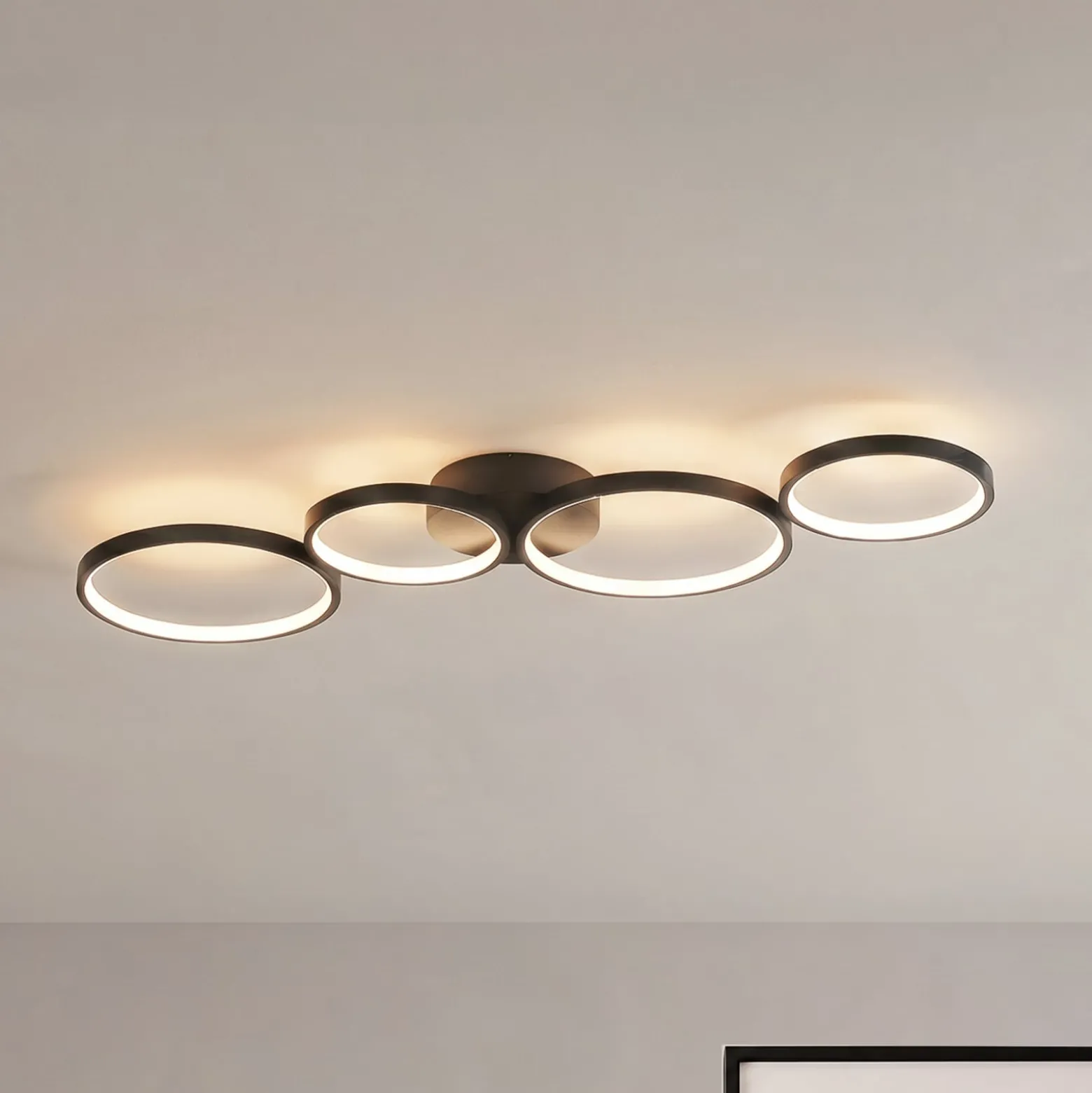 Lindby LED-Deckenleuchte Evengeline, schwarz, Alu, 88 cm