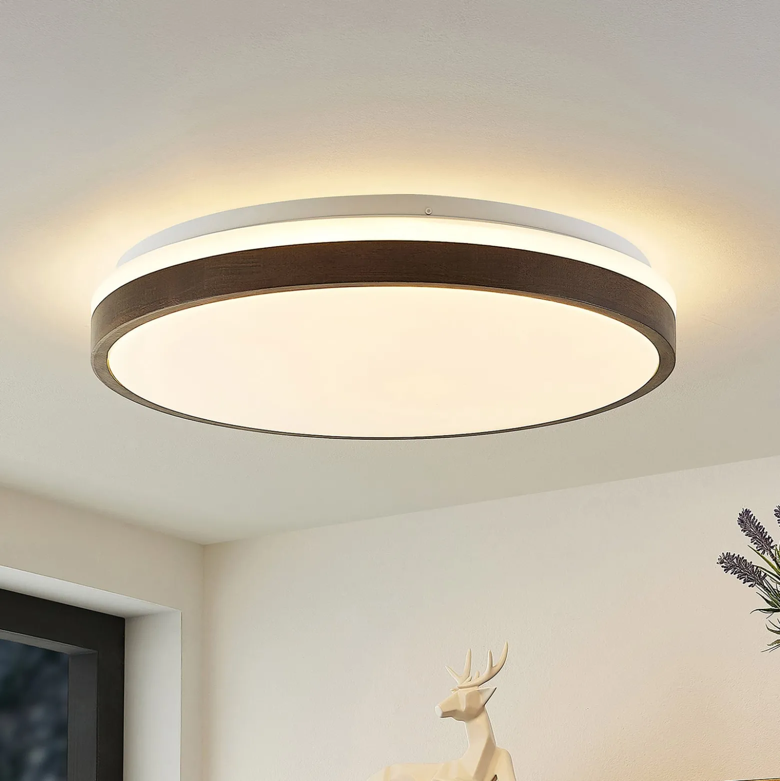 Lindby LED-Deckenleuchte Hudsona, Ø 49 cm, Holz, braun