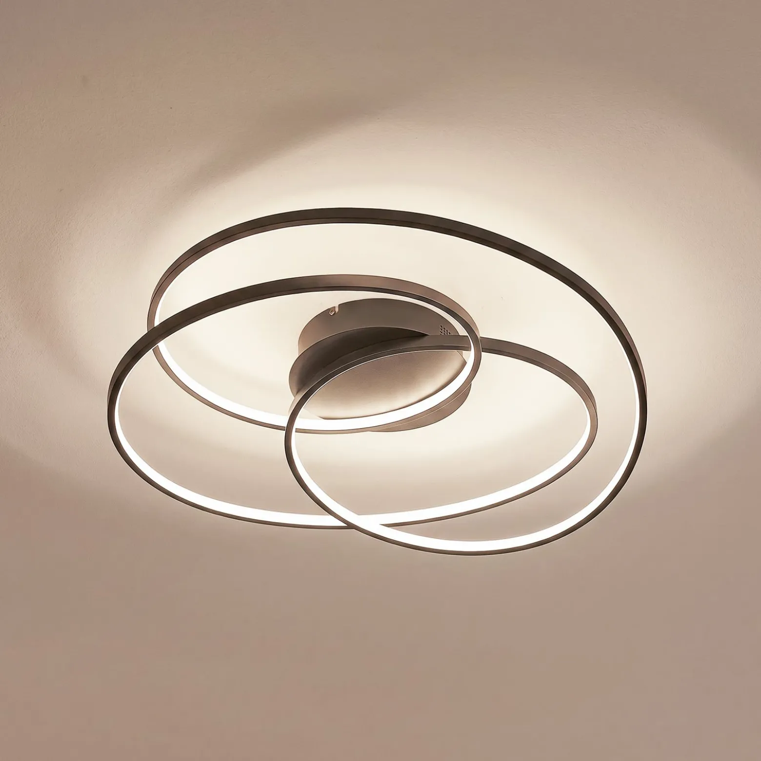 Lindby LED-Deckenleuchte Kateryna, schwarz, Ø 60 cm, dimmbar