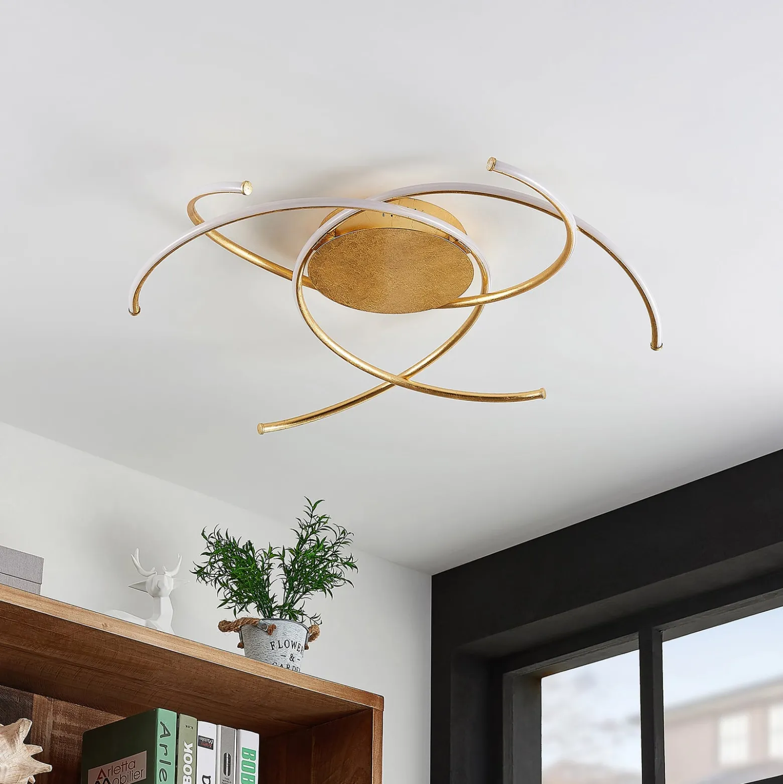 Lindby LED-Deckenleuchte Yareli, gold, Metall, Ø 70cm