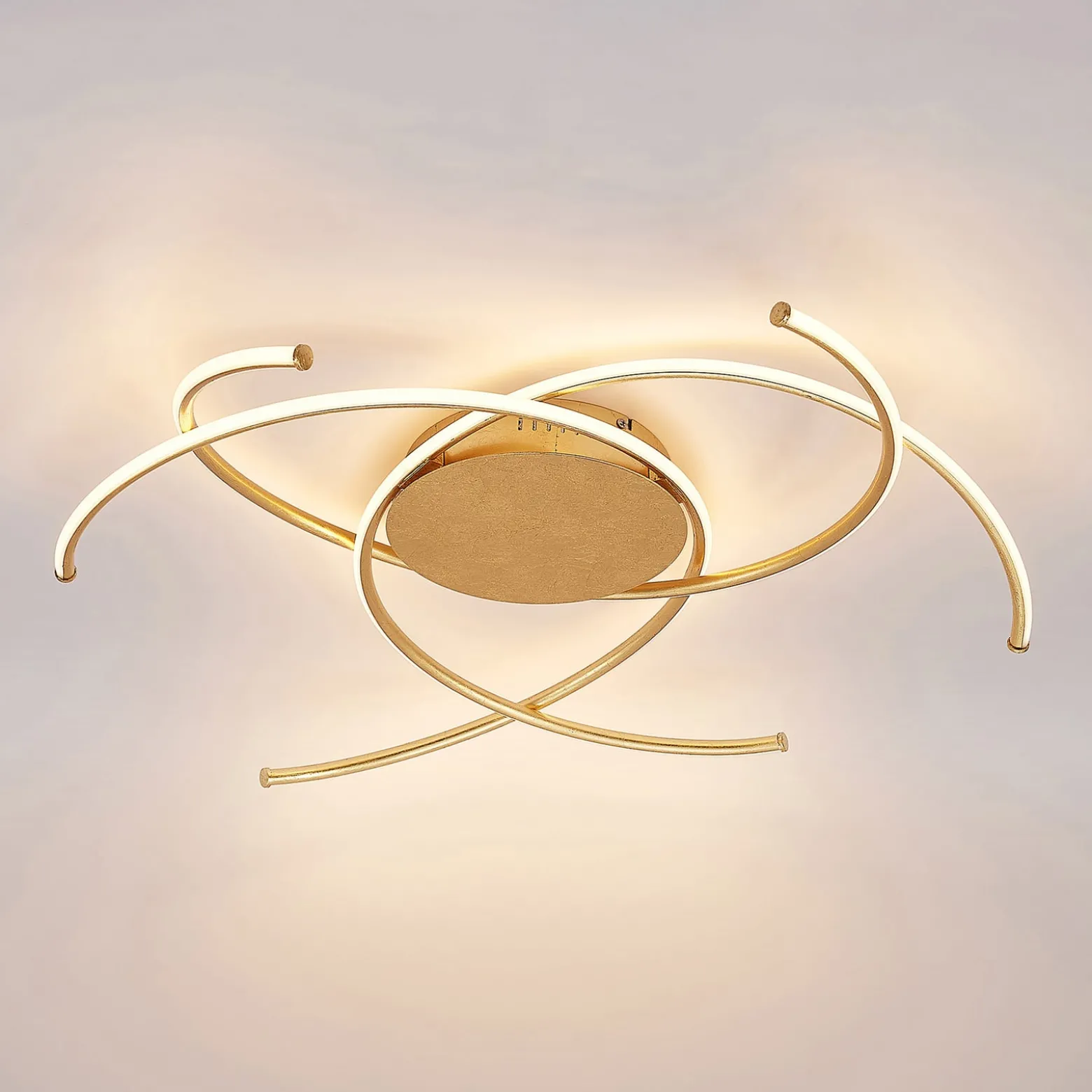 Lindby LED-Deckenleuchte Yareli, gold, Metall, Ø 70cm