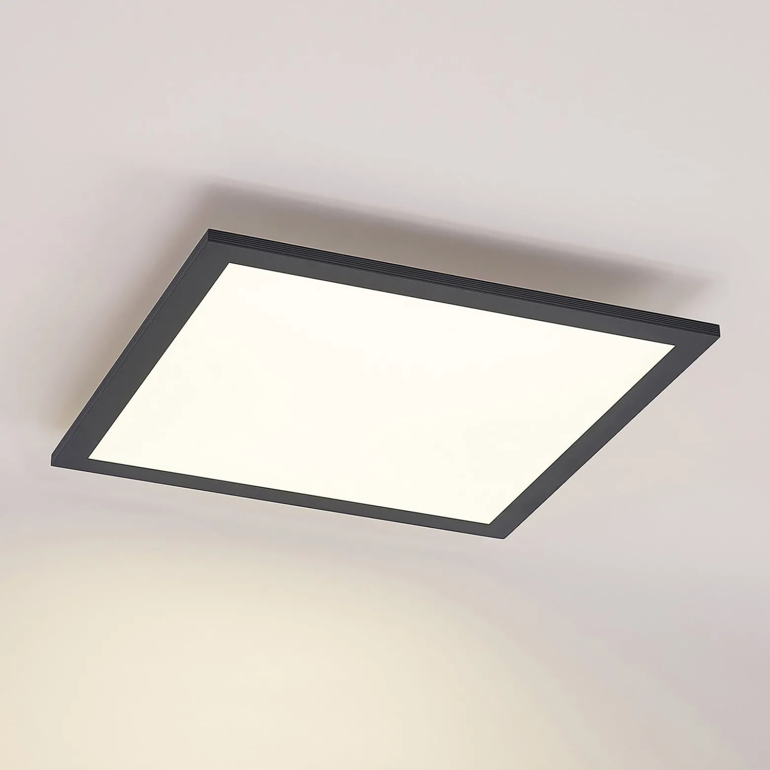 Lindby LED-Panel Nelios, 40 x 40 cm, 4.000K, schwarz, Metall