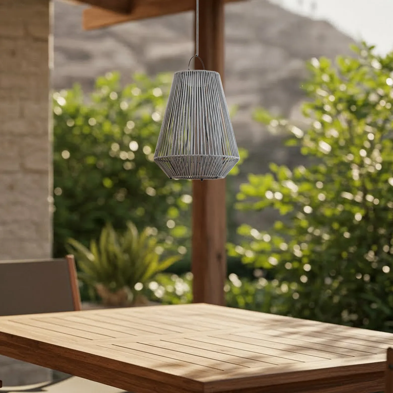 Lindby LED-Solarhängelampe Austas, grau, Ø 32 cm, USB, IP54