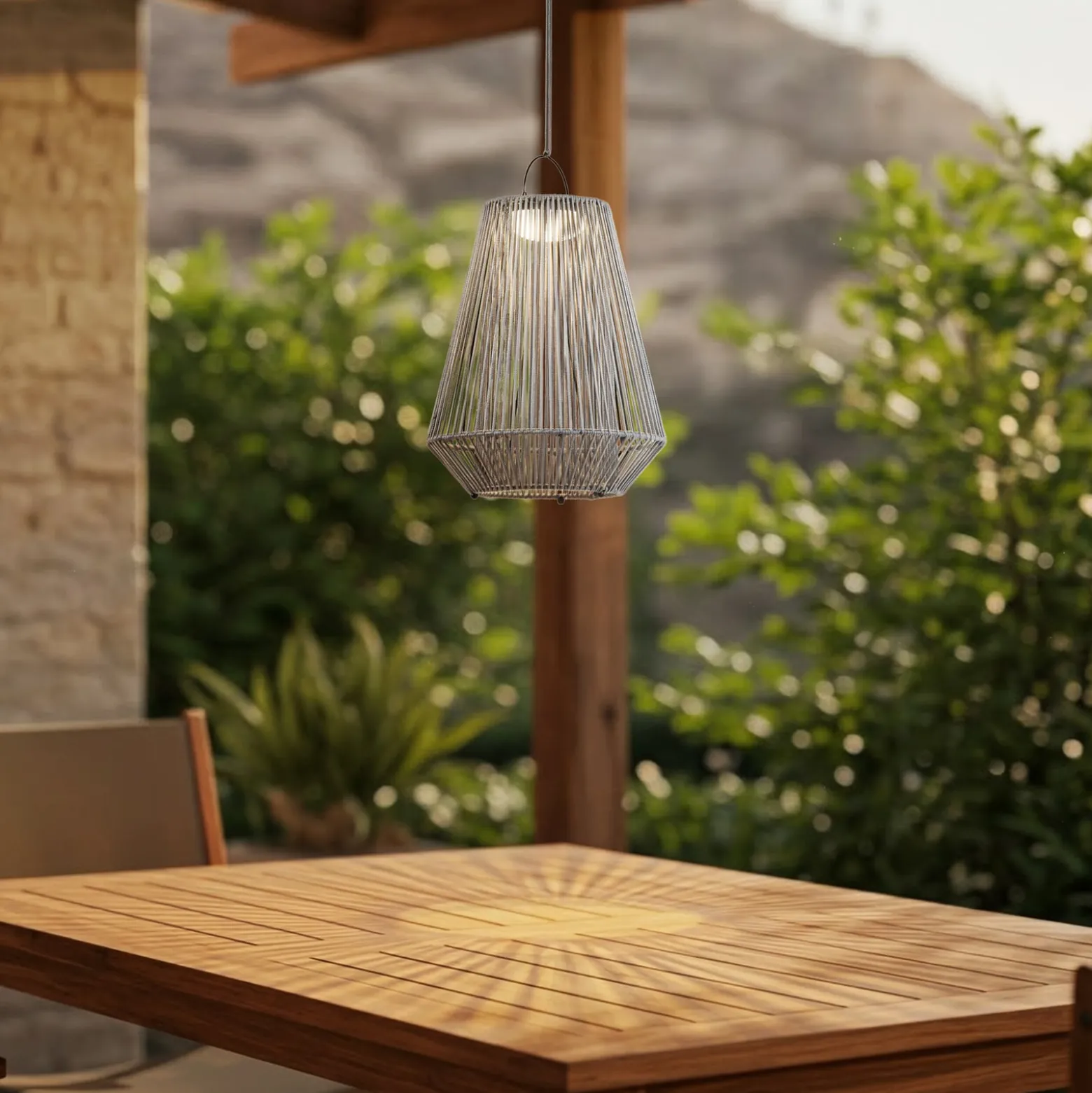 Lindby LED-Solarhängelampe Austas, grau, Ø 32 cm, USB, IP54