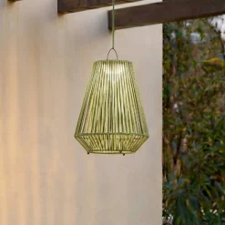 Lindby LED-Solarhängelampe Austas, grün, Ø 32 cm, USB, IP54