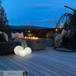 Lindby LED-Solarlampen Lago, RGBW, 3er-Set, Kugeln, Erdspieß
