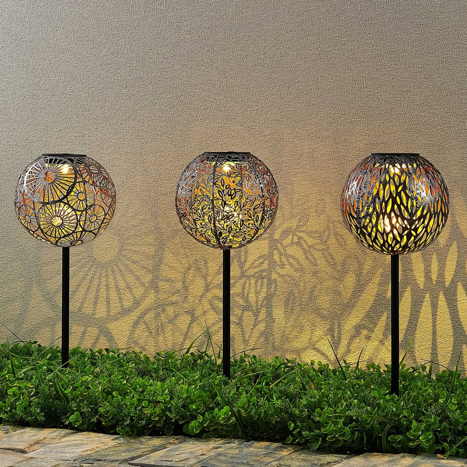Lindby LED-Solarlampen Vilani, 3er-Set, 54cm, Erdspieß, IP44