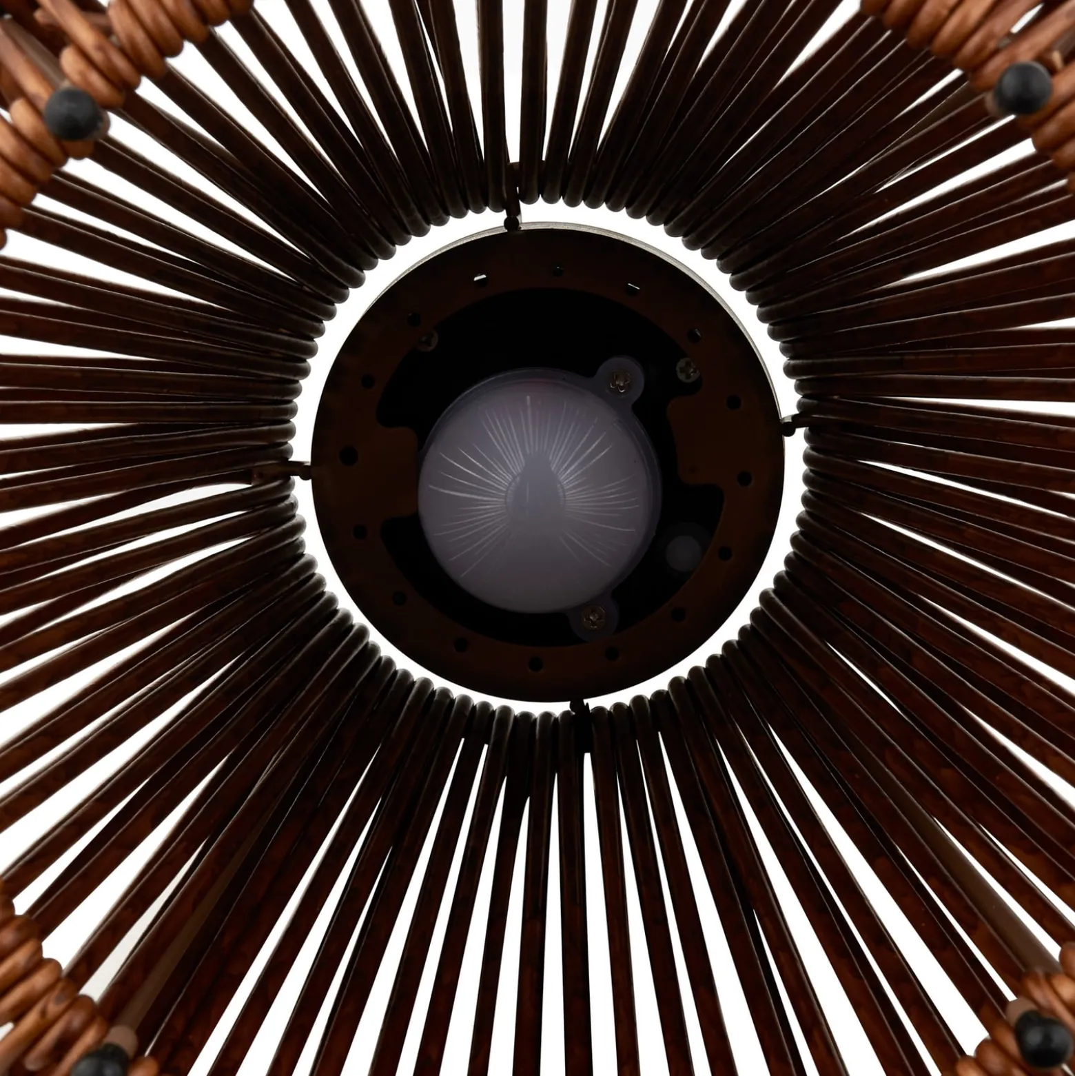 Lindby LED-Solarleuchte Amaria, Rattan, dunkel, Ø 27 cm