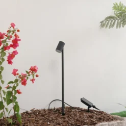 Lindby LED-Solarleuchte Myric, schwarz, Aluminium, 3.000 K