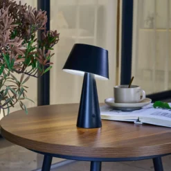 Lindby LED-Solartischlampe Lirinor schwarz Kunststoff 13 cm