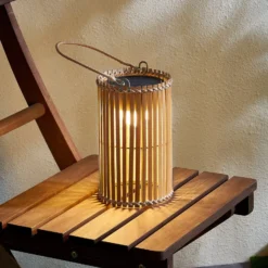 Lindby LED-Solar-Tischleuchte Amaria, Bambus, Ø 12 cm