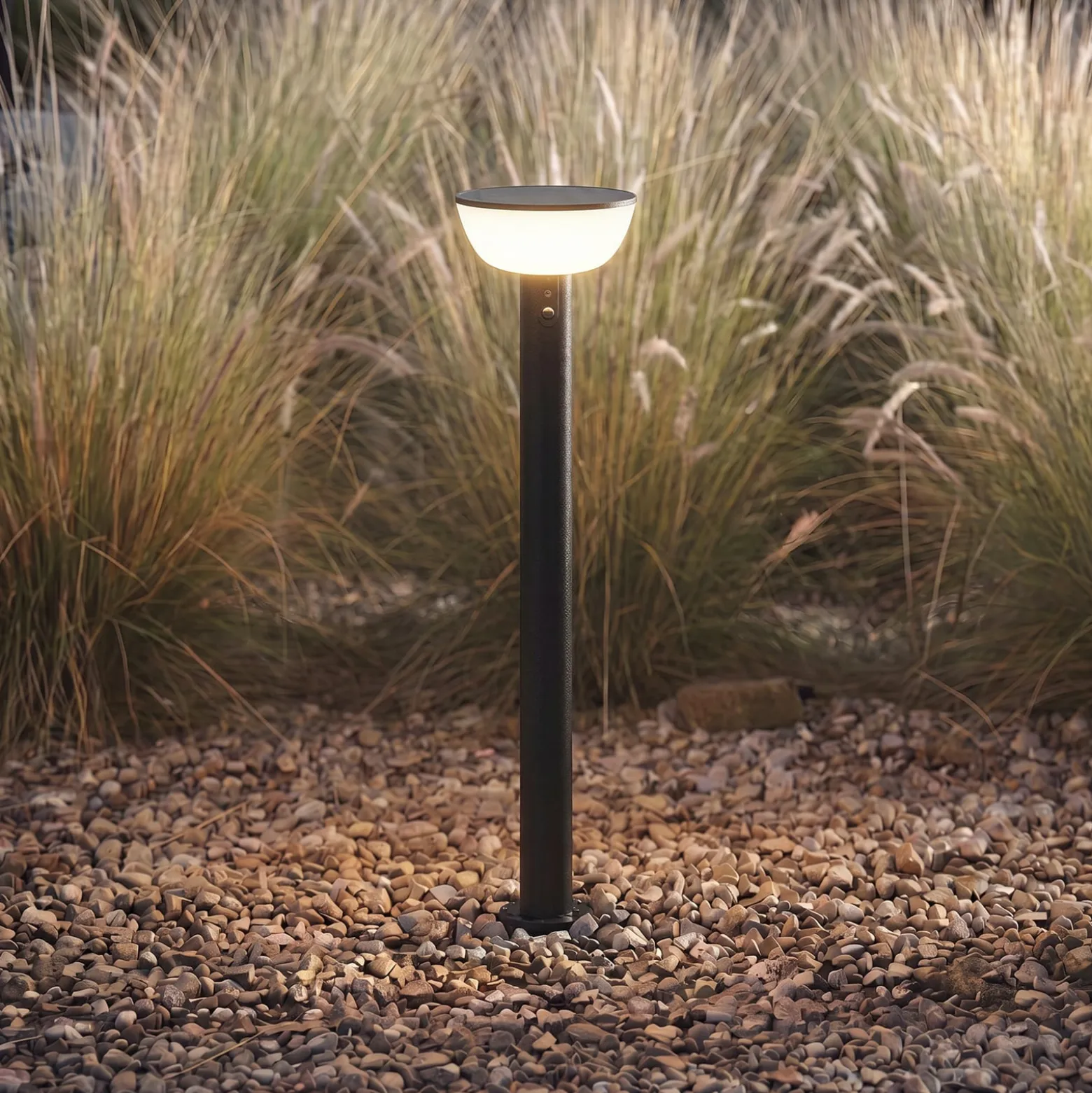 Lindby LED-Solarwegeleuchte Obintu, schwarz, 63 cm, Sensor