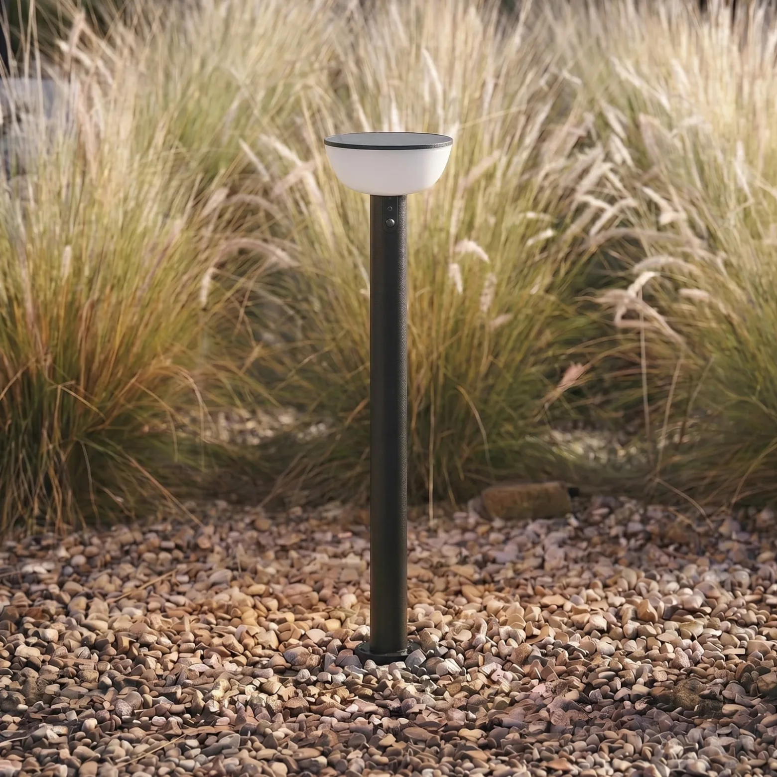Lindby LED-Solarwegeleuchte Obintu, schwarz, 63 cm, Sensor