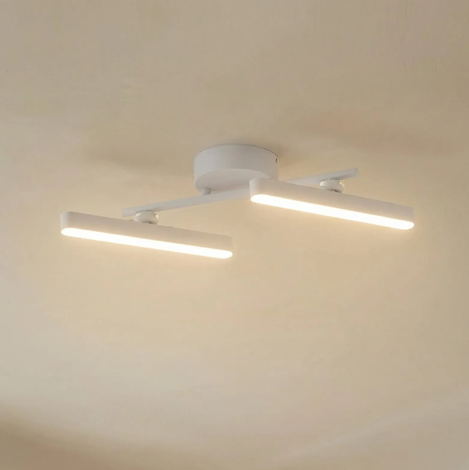Lindby LED-Strahler Eldrin, weiß, 2-flg., Lichtleiste