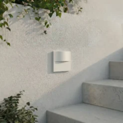 Lindby LED-Wandeinbaulampe Alune, weiß, gebogen, 8x8cm, IP65