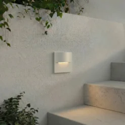 Lindby LED-Wandeinbaulampe Alune, weiß, gebogen, 8x8cm, IP65