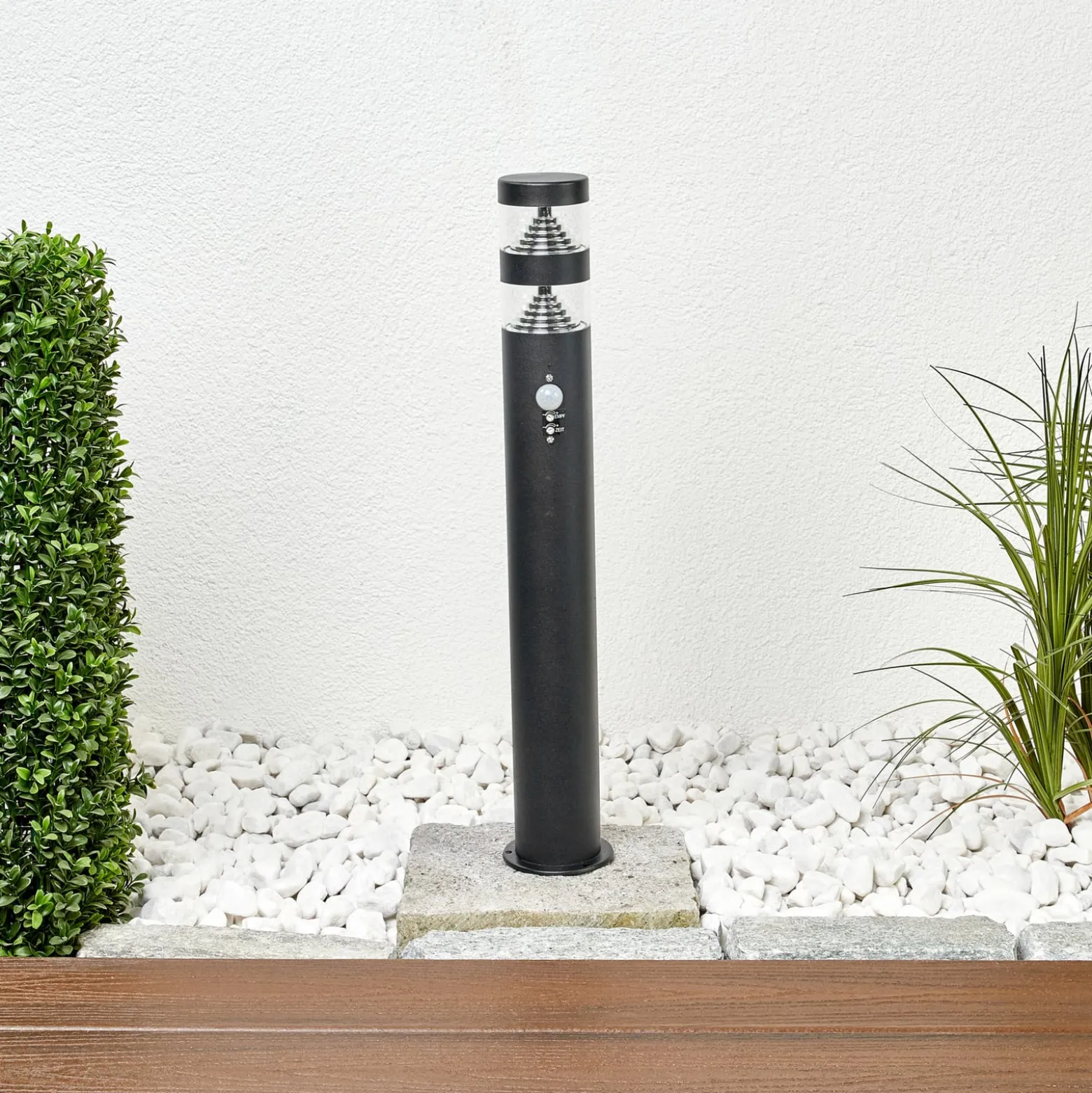 Lindby LED-Wegelampe Lanea, 60 cm, schwarz, Sensor, IP44